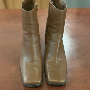 Nine West - leather upper brown squared toe boot women’s size 8